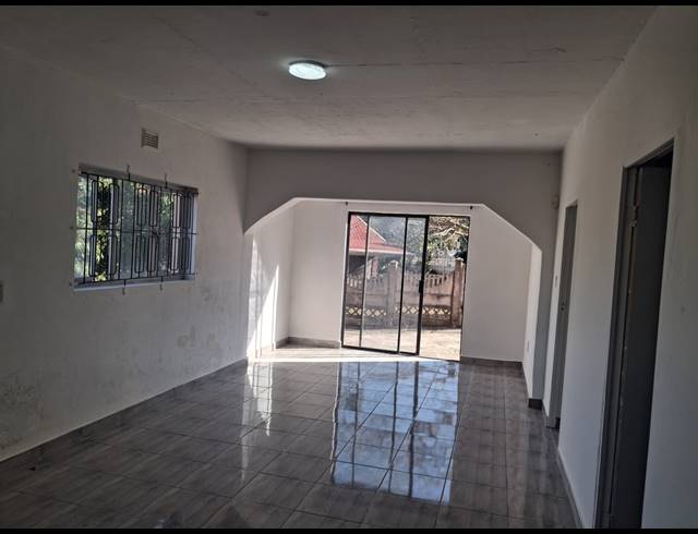 3 BEDROOM HOUSE FOR SALE IN CRAIGIEBURN